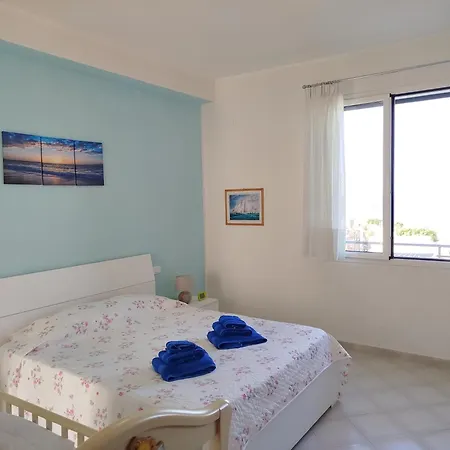 Le Finestre Sul Mare Apartment *